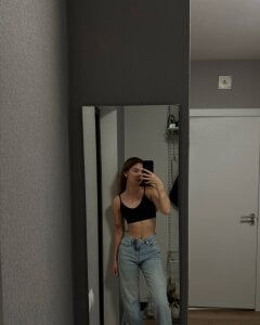 AngelesBenitz A little bit of me 🤳 Pic 2