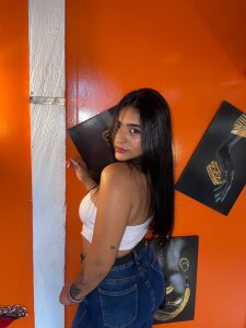 Selenajones_yb Public Pic