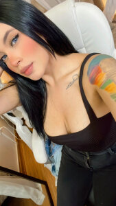 Lara_bombshell