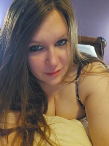 CorrieLodge Moi xxxooo Pic 3