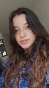 Ana_Velvet_ Public Kuva