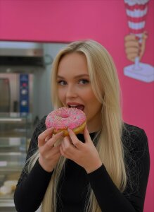 JaneOSweetAh Do you like sweets? What's your favorite candy? For some reason I think it's me. 😜❤ 사진