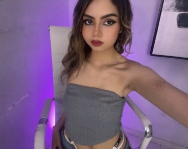 Emma_bloom__ Call me  8. fénykép