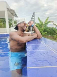 big_black27 Día de piscina Pic 4