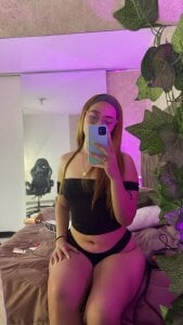 LanaMills_ Beauty in the mirror 🪞🩷 Pic 4