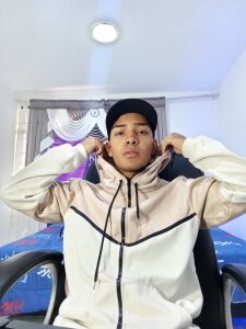 Alexis_daviessの🔥 🔥の 3枚の写真