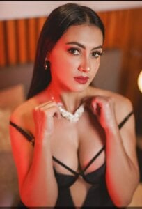 CarolinneMiller elegant woman Hình 2