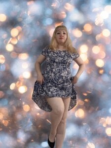 stefanyharper16 Woman, holiday, dance with me Pic 2