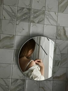 SelenaWarmm Spy on me in the bathroom Kuva 4