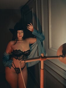 AmbarJames_ kullanıcısının Cowgirl 🤠 albümü -  4 fotoğraf