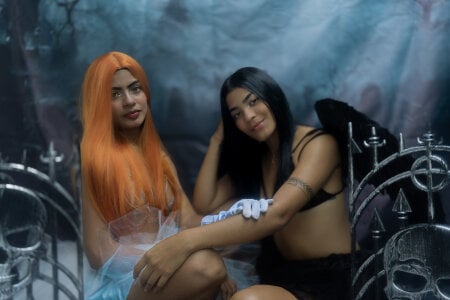 TifanyandLisa HALLOWEEN 1 Pic