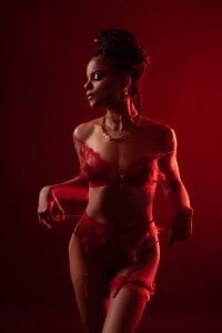 Ambar in Red🔥 od Ambarr_Moon_  2 snímek