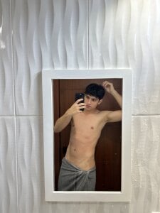 Ethan de Ethan_zoe  4 photos