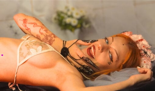 DaphneRose Trick me, treat me… or both 😏 Pic