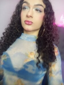 scarletcherry18 kullanıcısının How does the blue color look on me? 🥵💗 albümü -  4 fotoğraf