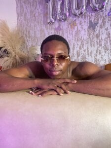 mike_aly GIVE ME A LOT OF LOVE Pic