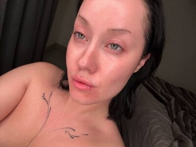 BlackLotus__ Wich one u choose?:) With or without make up🤭 Bilde 6