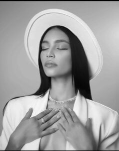 Amaliarand Glamour Pic 3