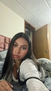 Miia__collins Public slika 4