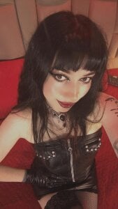 Tell me where you want me to touch you first... and I'm not going to obey you. 🥵 de alixxon1  5 photos