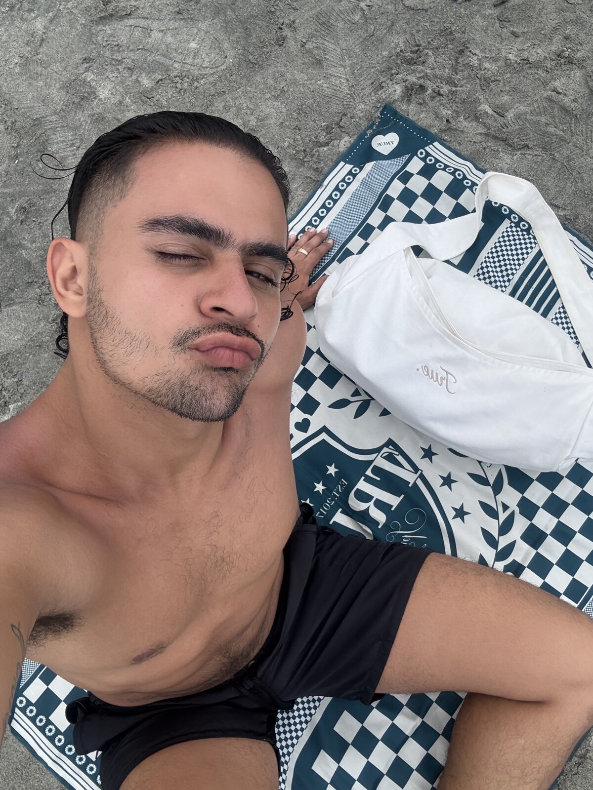 صور ItsCamiloX الرائجة  845