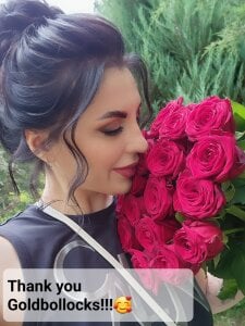 MilfNextDoor20 Don't forget the flowers for the princess! Pic 9
