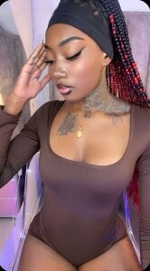 MilanJackson Today I put on my sports lingerie…🤎  3টি ছবি