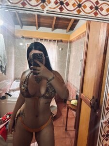 Madison_Rosee Public টি ছবি