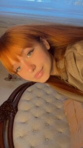 KatheyMichelfelder Crimson Allure Poză 3