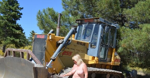 Truro-Sexy-Wife Digging for gold 圖片 8