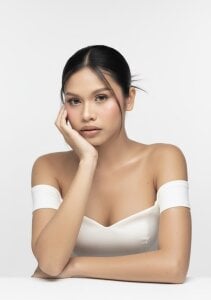 UrDreamGirl69x: lady in white ( фото)