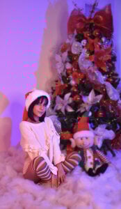 aurora_collinss_ A little gift that doesn't come wrapped. 🎄🔥🥰  3. fénykép