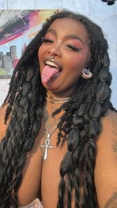 Anaa_Fuentess Serious, beautiful and great smile babe 😏💥 Pic