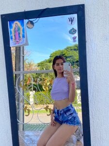 I’m online now, from 8:30 AM to 3:30 PM (Colombia) 🕘✨ I woke up craving your attention… soft skin, de MelodyMansson  photos