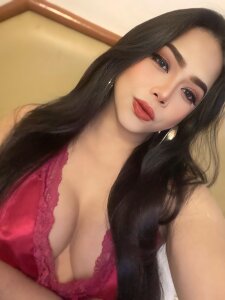 Roxylicious Me in RED Pic 6