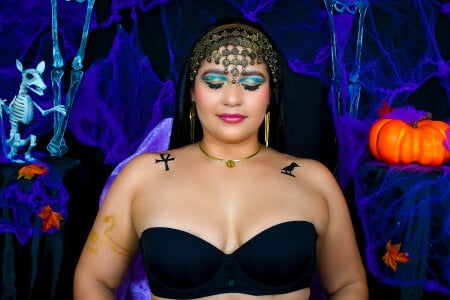 XiommyMorriss Seductive Witch Energy Pic 2