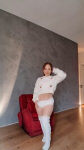 sara-smi my new socks Pic 3