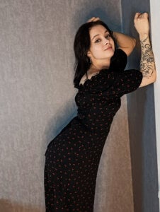 _EVA_GREEN Which dress is better?👗 Pic 4