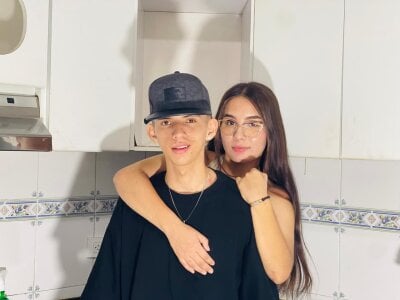 MiaAndTeylor Public Pic 3