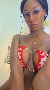 BritneyVega: Bold Ebony Temptation 🔥 ( 2 фото)