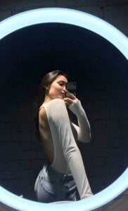 SelenaHold Public Pic