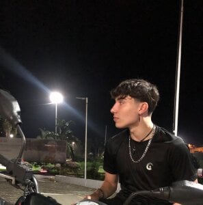 Me de knielBgm  Imagens