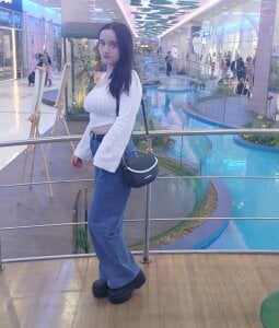 Nicole-Kiss Public Pic 3