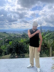 yeff_stone relaxing Pic