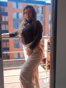 DanniG2000_ Public Pic 4