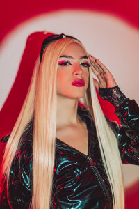 DeboraCopper Red Girl Foto 5