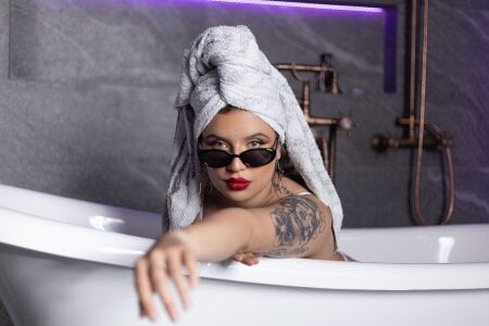 Katty_Karpenter_ 🛀🥵 Immagine  3