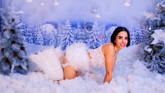 Amelia_Myers Luxury, Leather, and Christmas Immagine  3