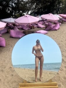 Ariana_Weinn Public Pic 5