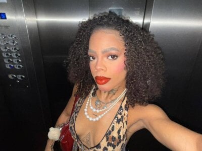 Joan_Quinn Public Pic 4